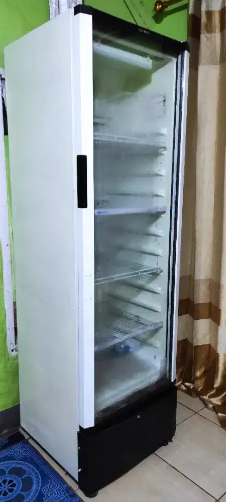 Showcase Polytron tinggi