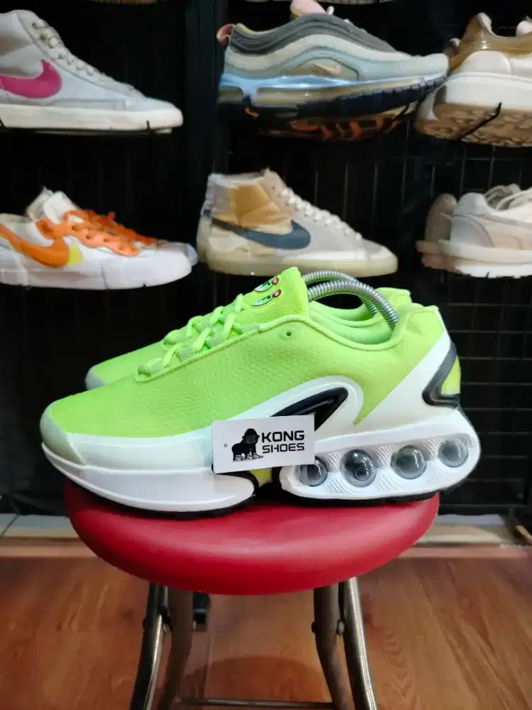 SEPATU AM DN VOLT GREEN WHITE