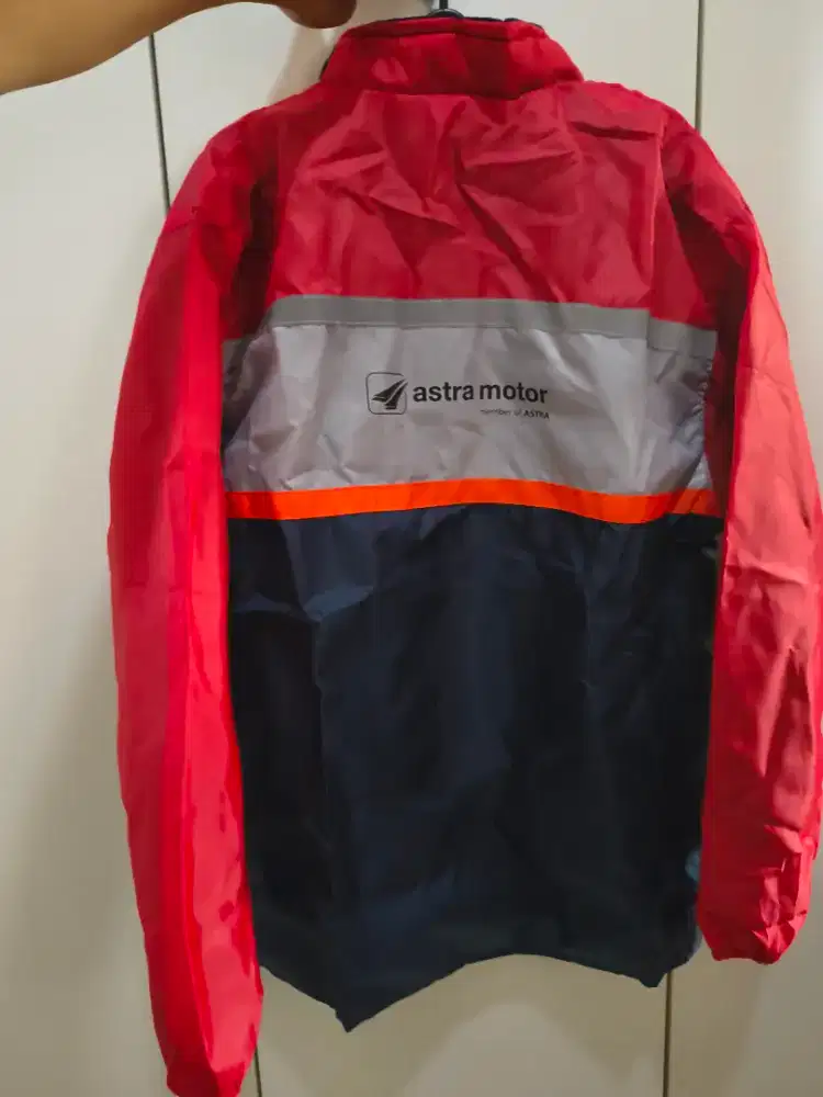 Jaket astra merah dan hitam sebaru ituuu