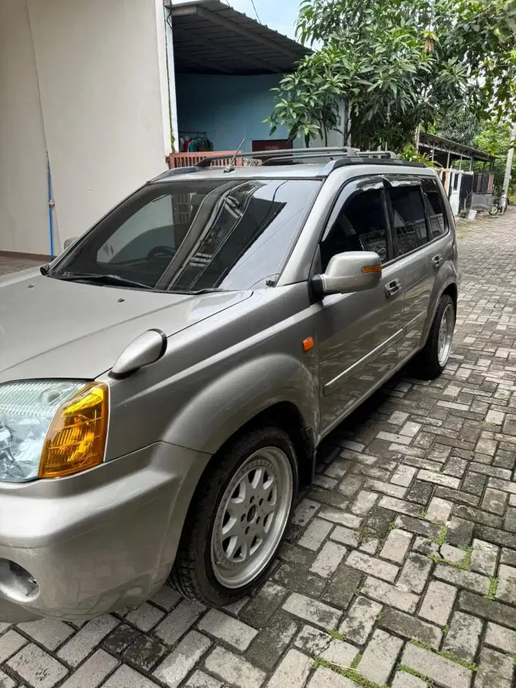 Di JUAL CEPAT NISSAN X-TRAIL 2004 ST At
