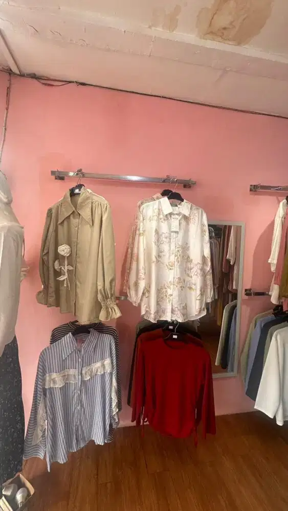 Dijual gantungan baju toko second