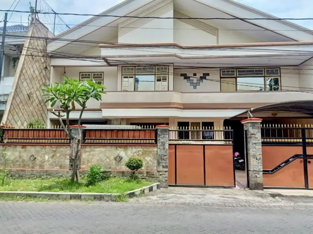 Rumah Area Komersial, Lokasi Ciamiiiiik di Darmo Permai, Surabaya