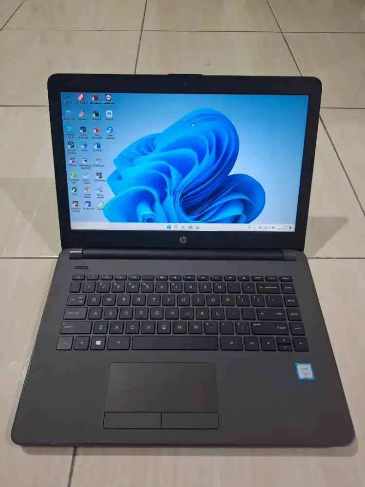 Laptop hp 14s core i3 gen 6 ram 8 gb ssd 256 gb