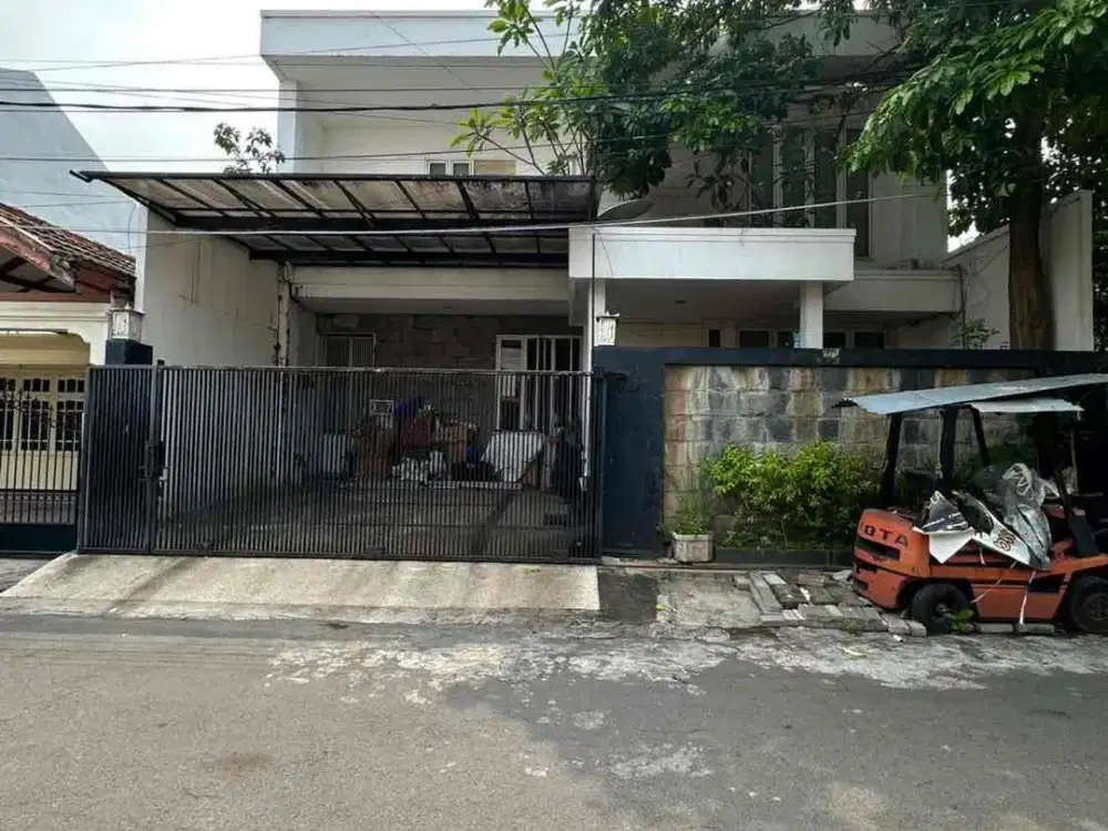 Murah Rumah Hitung Tanah 2 Lantai Ada Kolam Renang di Darmo Permai Utara X, Surabaya Barat