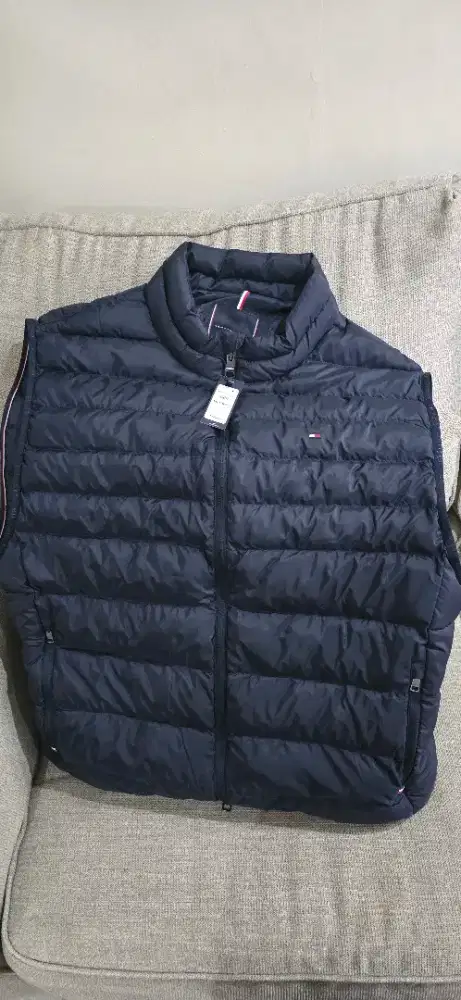Brand New: Tommy Hilfiger Rompi XXL Navy