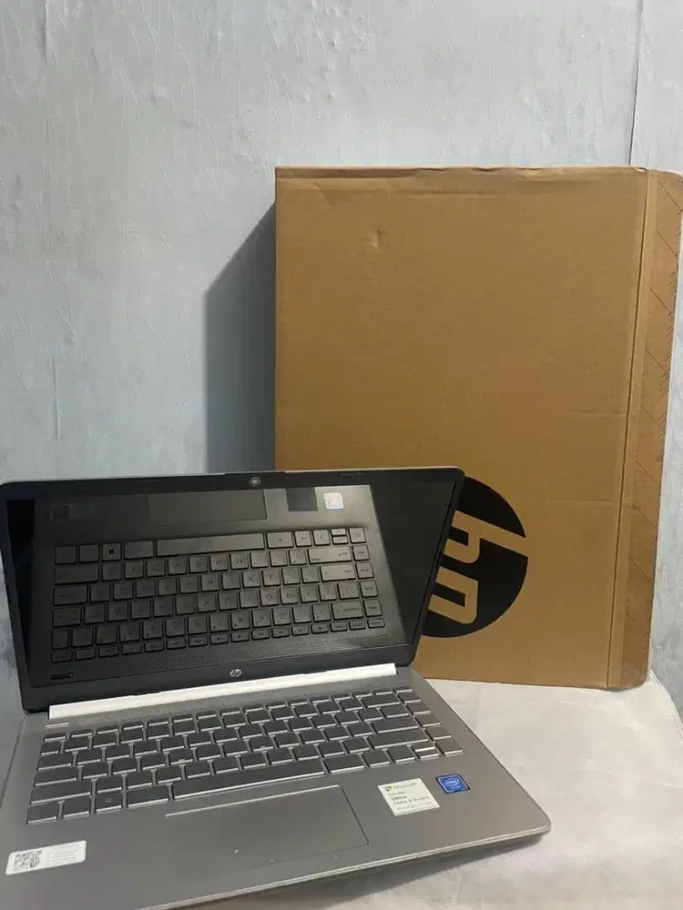 Laptop hp 14s RAM 4/ 512 GB keybacklight