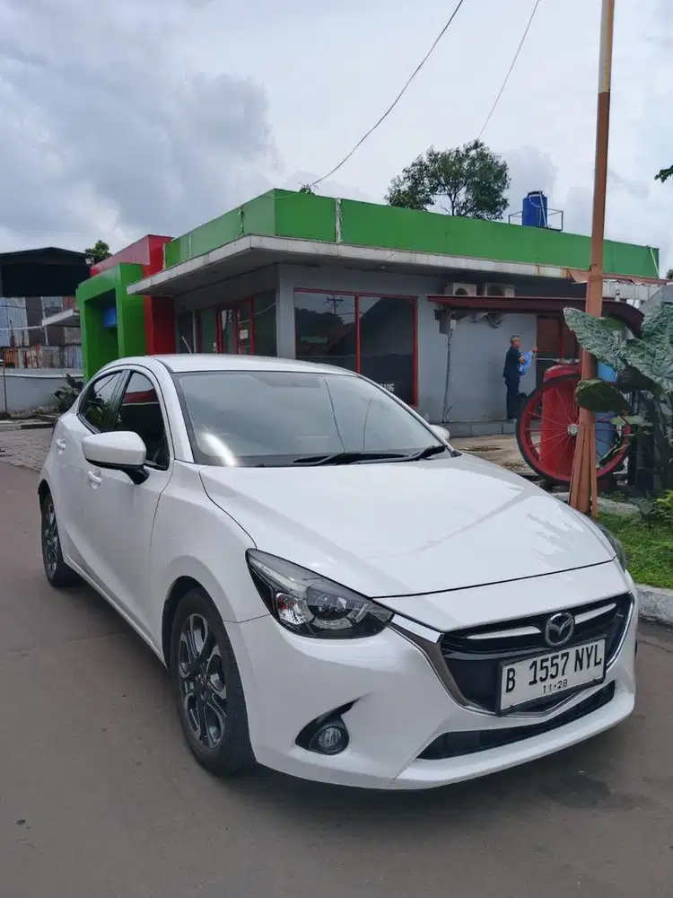 (Cash) Mazda 2 R Skyactiv 2015 AT