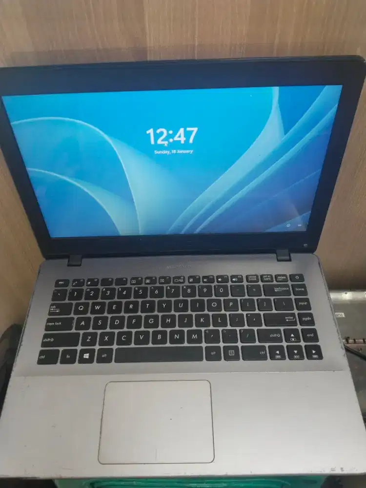 Dijual laptop Asus A442U intel core i5-7200 ram 4GB SSD 128GB HDD 500G