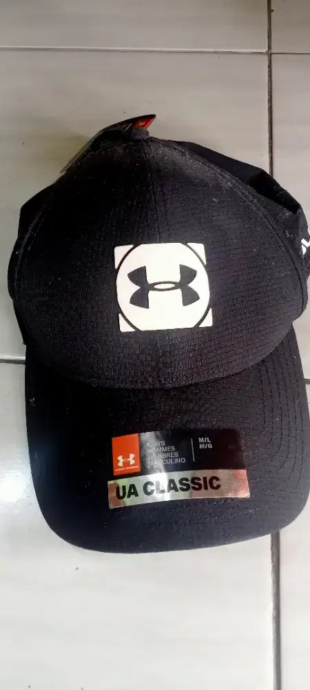 Topi original under armour