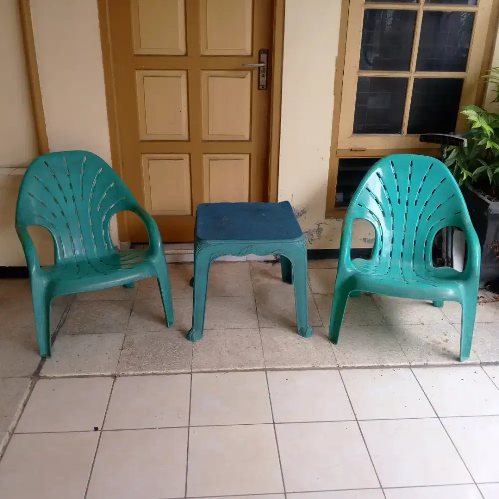 Kursi teras napoly 1 set. 2 kursi & 1 meja.