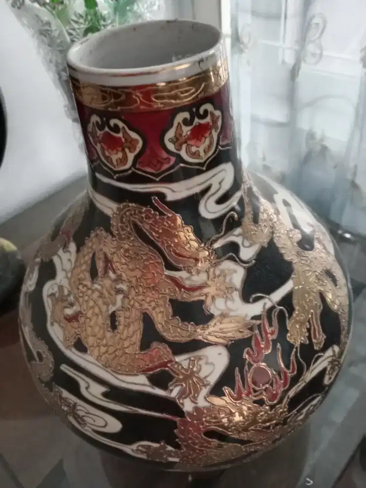 Vas dari Keramik cina