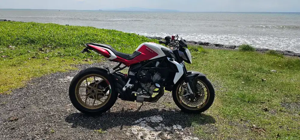 MV Agusta Brutale 675