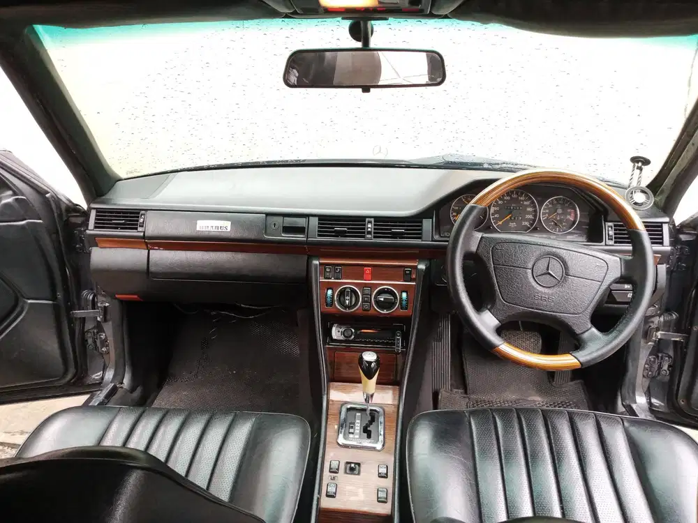Mercedes-Benz E230 1991 Bensin