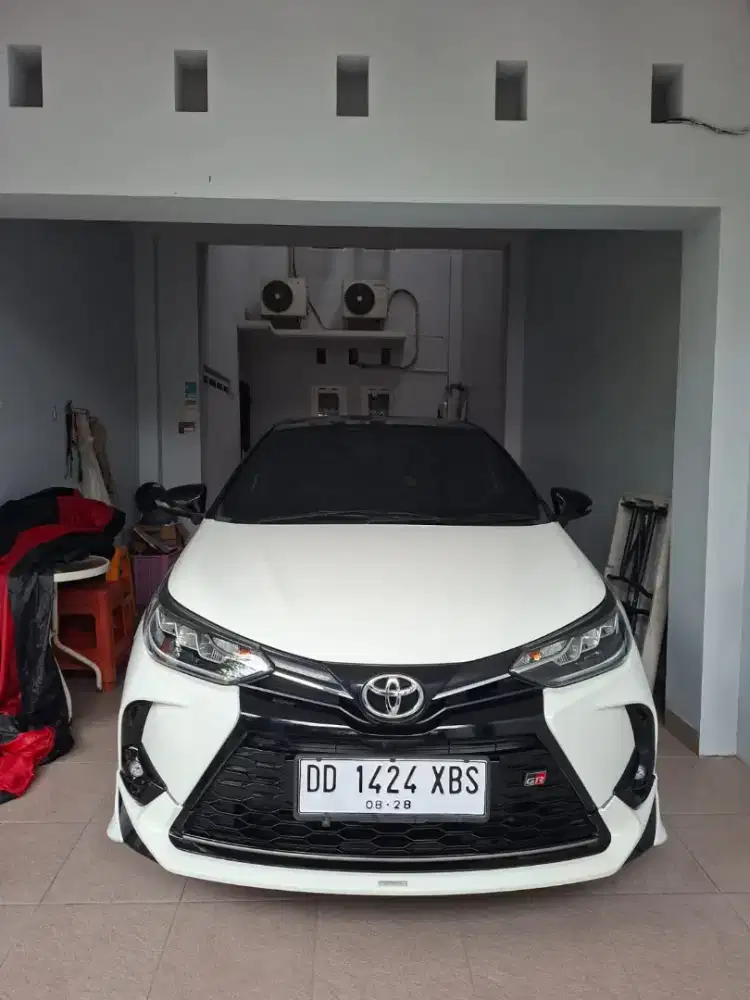 TOYOTA YARIS 2023 (TWO TONE)