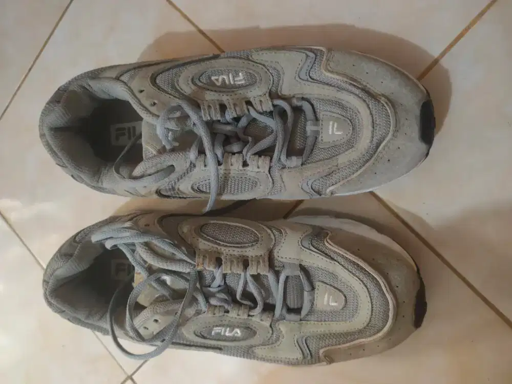 Fila vintage size 9 / 42.5