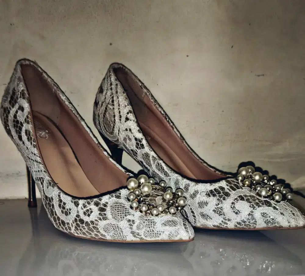 Jual Sepatu Masih Baru