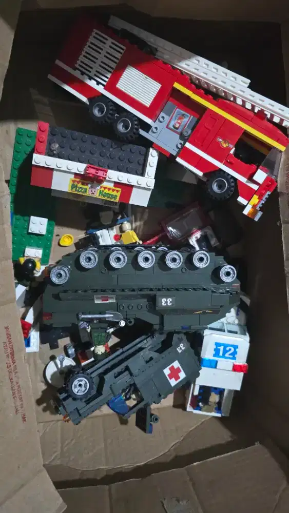 Mainan lego original, sudah dirakit sebagian rakitan lepas