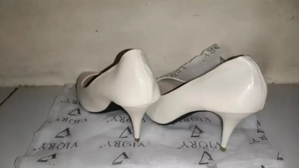 Jual Sepatu Masih Baru