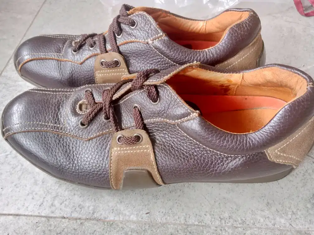 Sepatu LV original Kulit