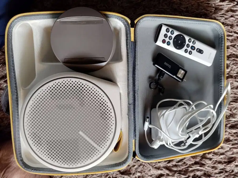 Portable Projector BenQ GV30 Bluetooth Speaker Android TV USB-C HDMI