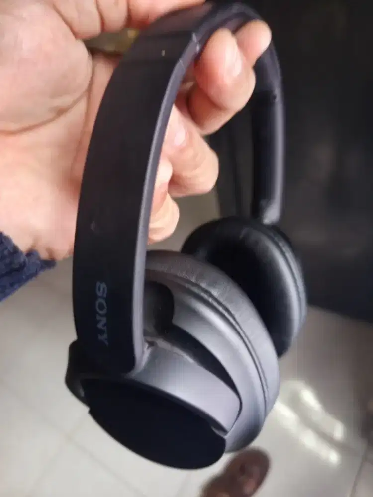 Handphone sony WH CH720 wireless handphone. Yg tau kualitas.