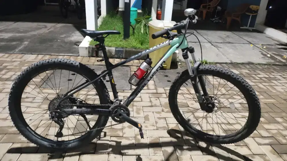 Sepeda MTB poligon dan United ukuran 27.5