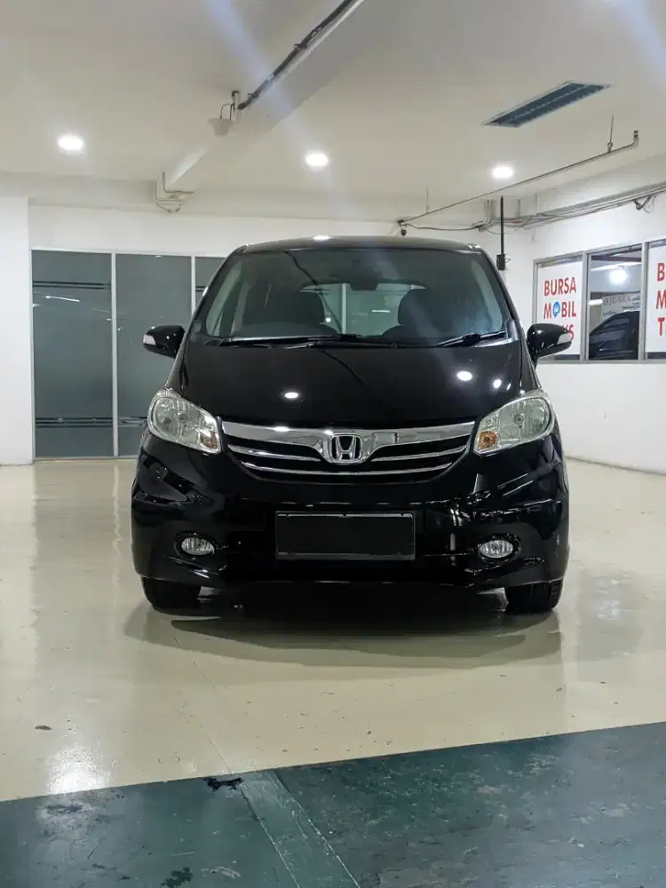 ( Tdp 8jt) Honda Freed 2014 at hitam