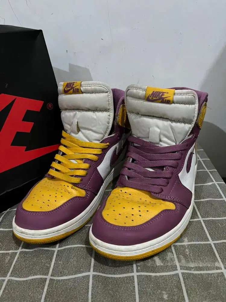 Nike Air Jordan 1 Retro High OG University Gold/Light Bordeaux