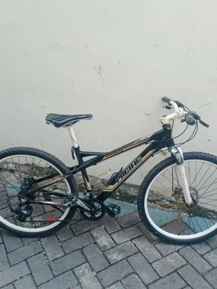 Sepeda uk 26 merk Pacific