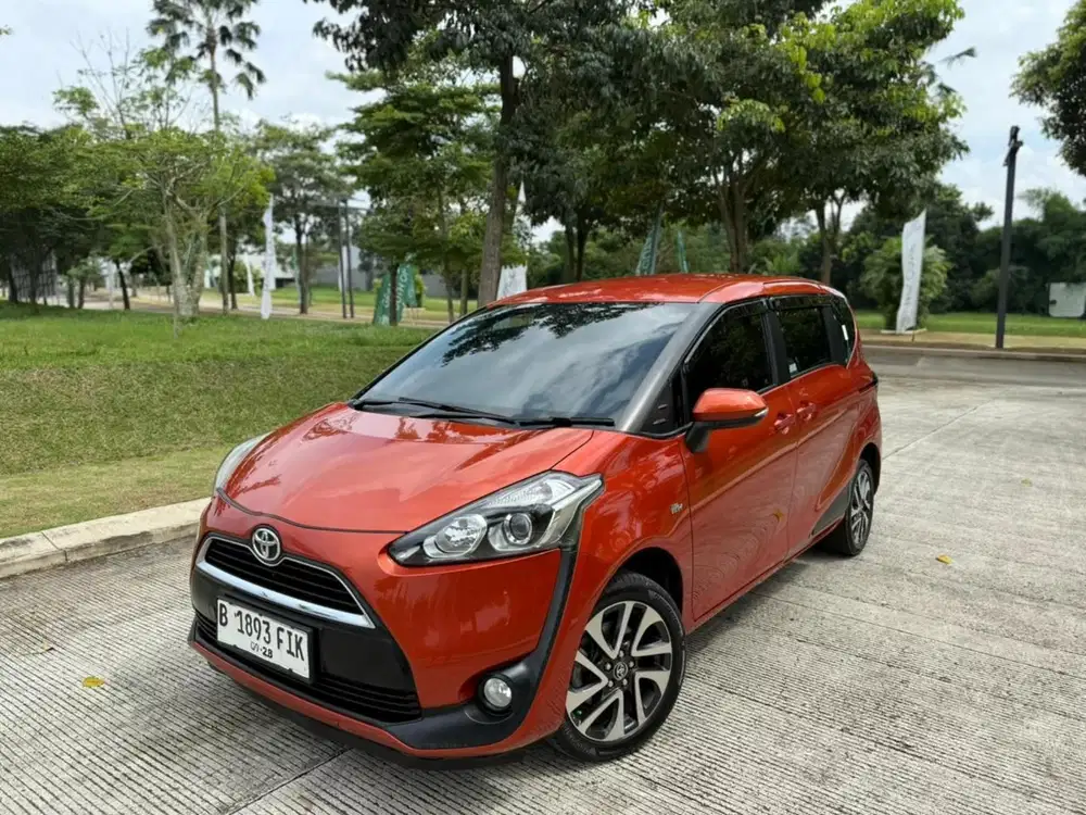 Toyota Sienta V Automatic 2018 Orange