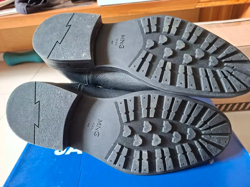 Sepatu pria MNG no 44