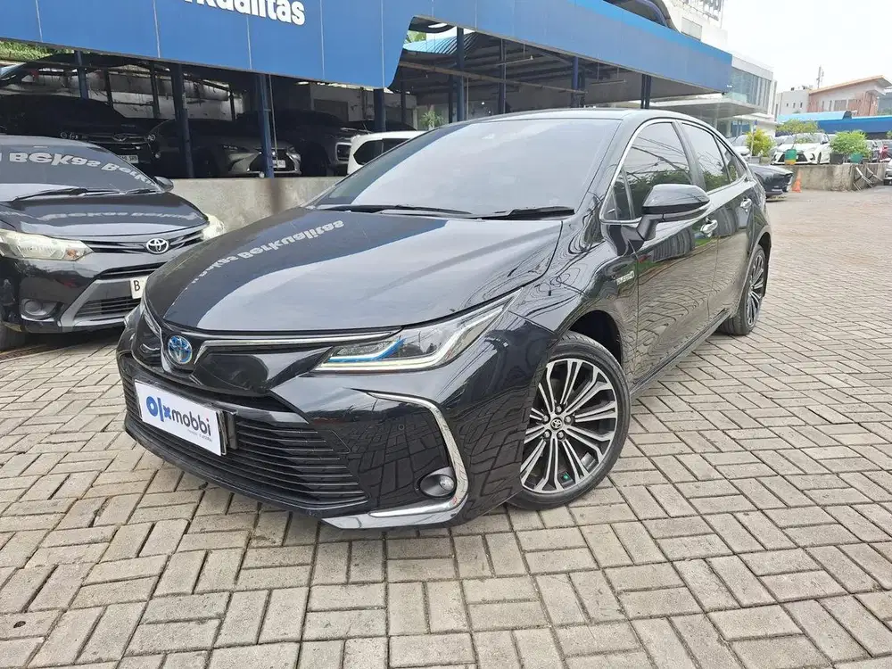 LIKE NEW - Toyota Corolla Altis 1.8 Hybrid-AT 2022