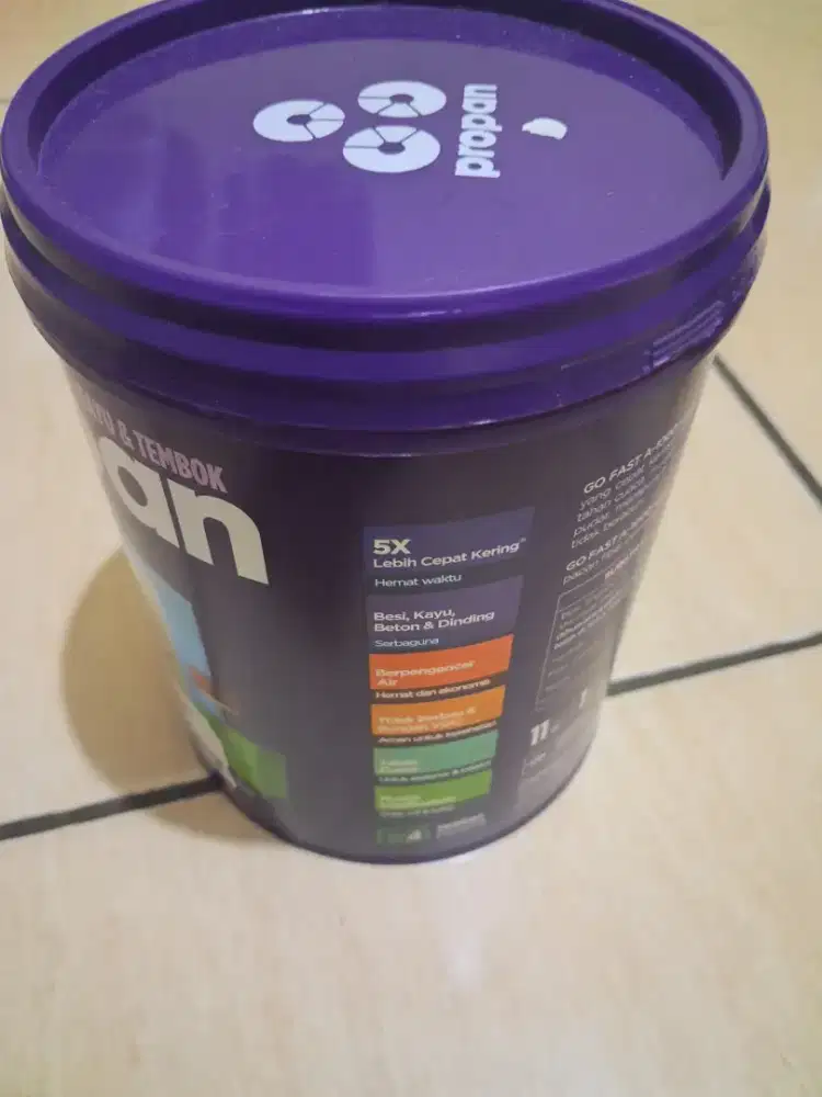 Cat propan 1 liter dan mowilex 2,5 liter putih