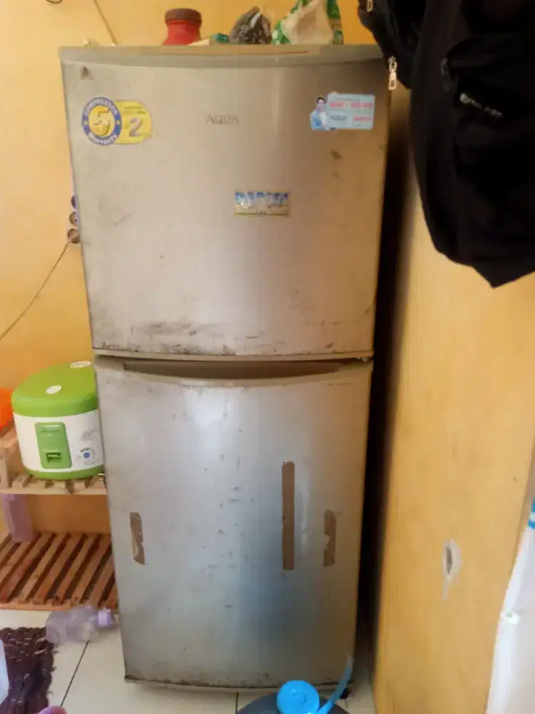 kulkas 2 pintu merk aqua