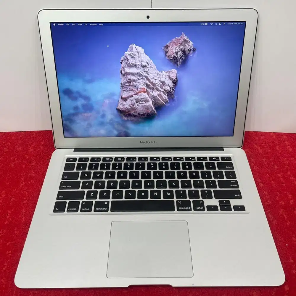 Macbook Air 13 inch, 2017 MQD32