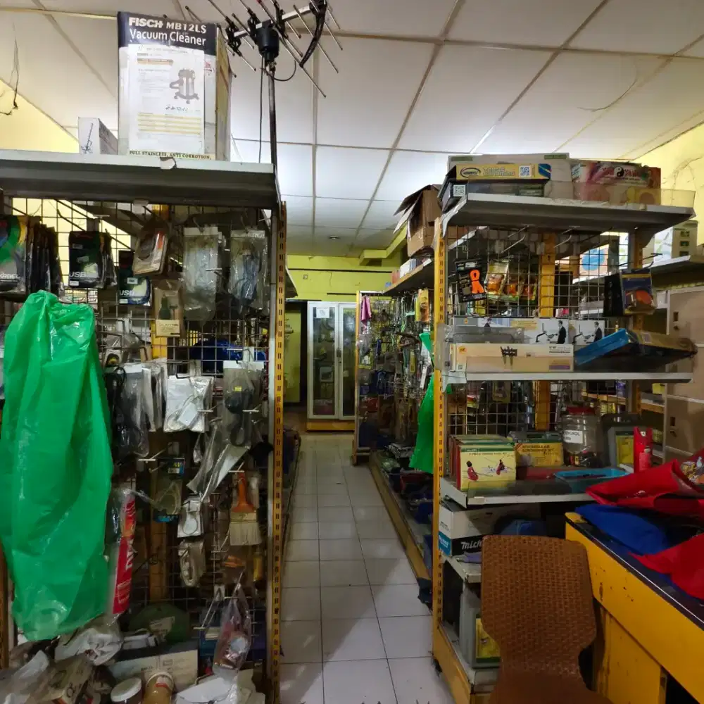 Jual rak minimarket perkakas dan isinya.