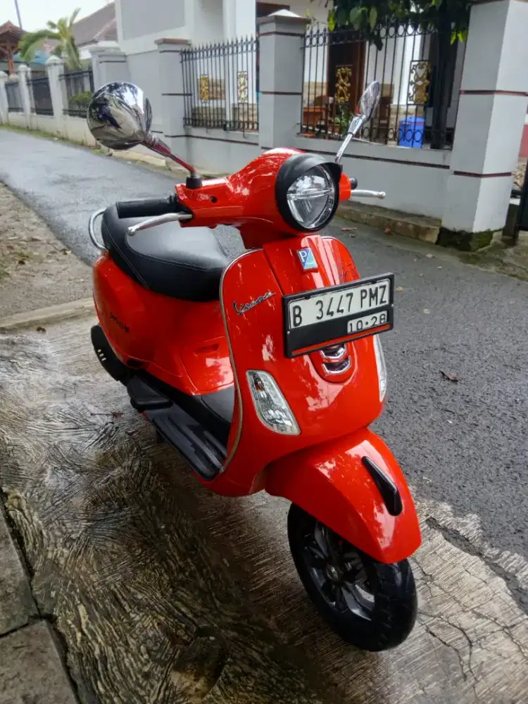 Vespa metic lx 125 i-GET THN 2022 kilometer baru 15rb