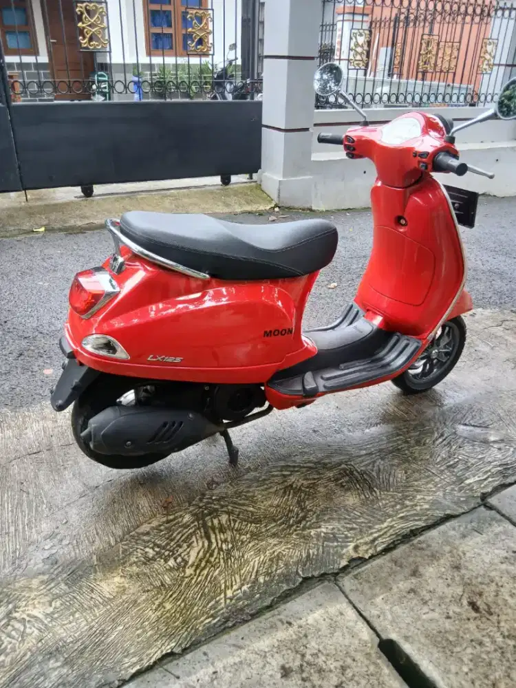 Vespa metic lx 125 i-GET THN 2022 kilometer baru 15rb