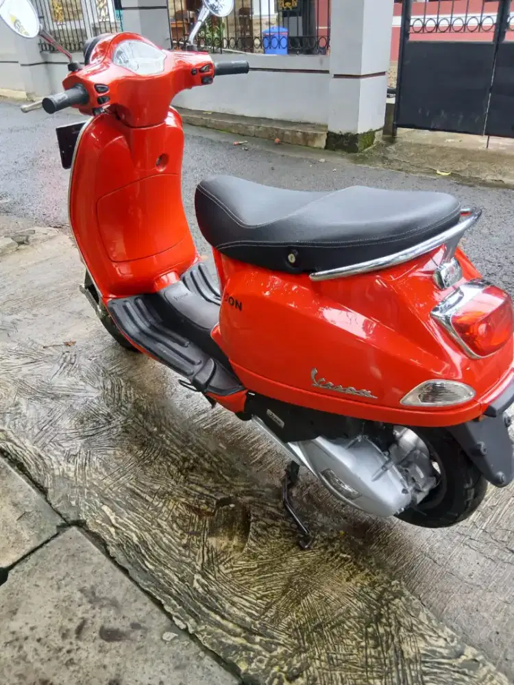 Vespa metic lx 125 i-GET THN 2022 kilometer baru 15rb