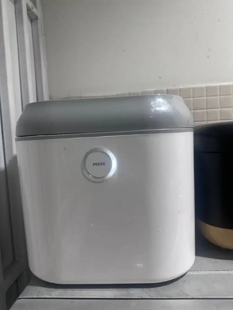 Sterilizer UV Merk Basic Baby untuk alat makan minum bayi