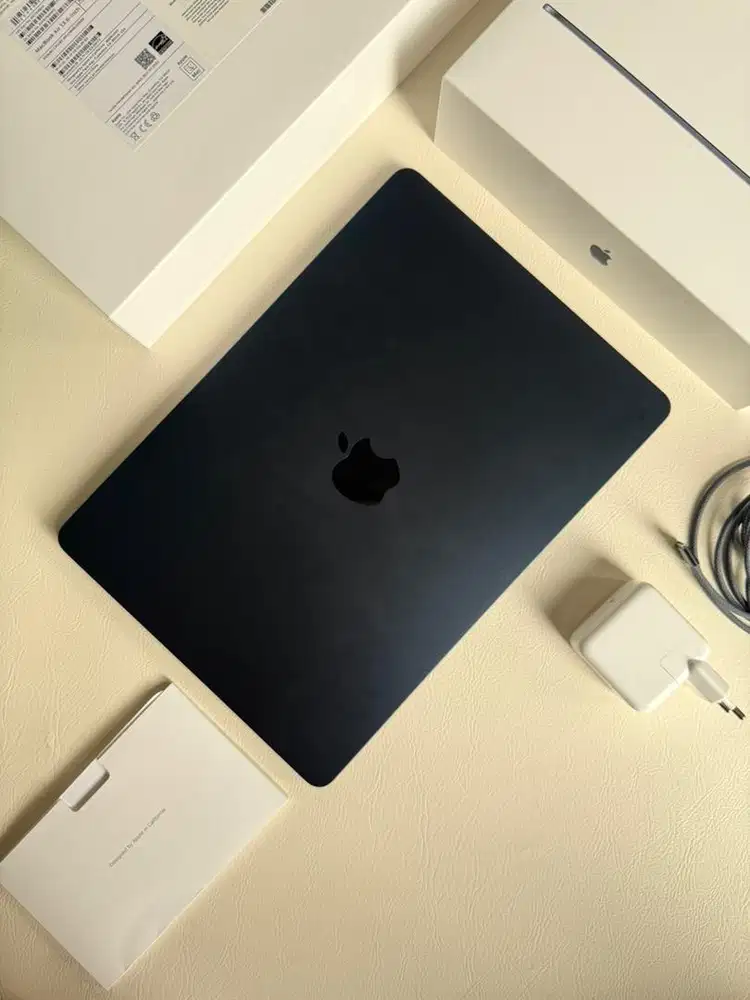 Macbook Air m2 16/256gb ibix garansi juki CC RENDAH BH 100%