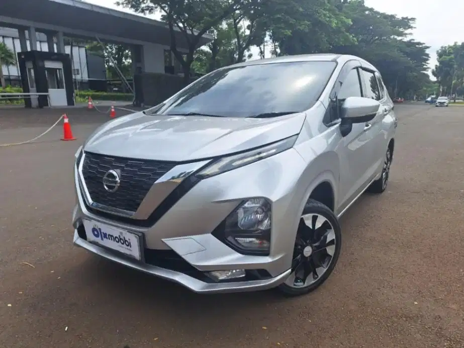 DP MURAH Nissan Livina 1.5 EL Bensin-MT 2019 Silver CVBWD