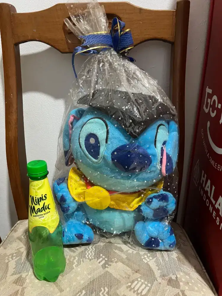 Boneka stitch and friends wisuda