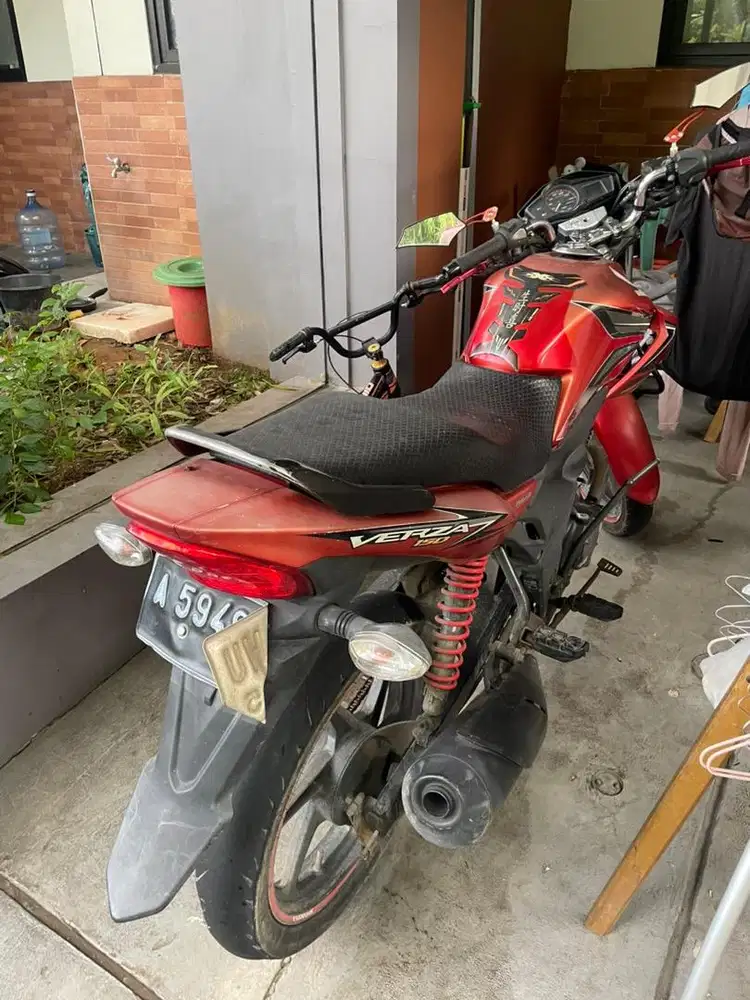 Motor Verza 150cc Tahun 2015 merah Tangerang