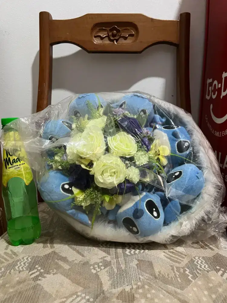 Buket bunga Boneka stitch and friends