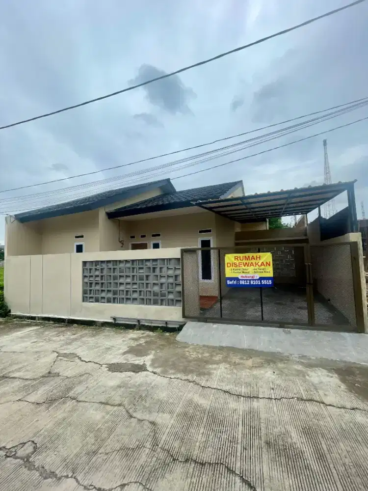 Disewakan per tahun Rumah Baru Strategis di Perumahan Jatinegara Indah