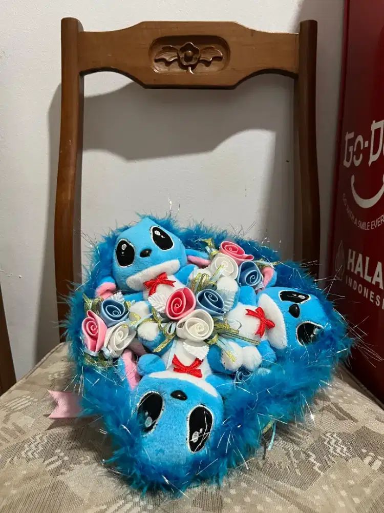 Buket bunga Boneka stitch and friends