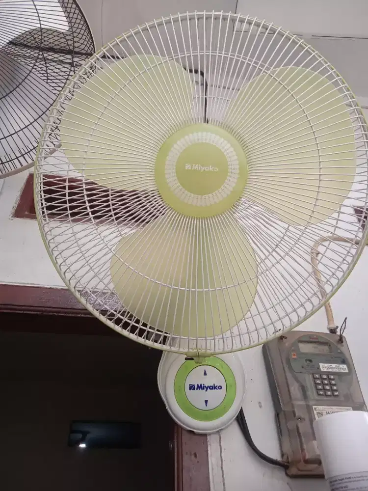 Kipas angin dinding 16 inch miyako normal siap pakai nego tipis