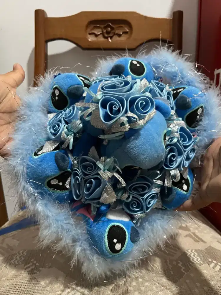 Buket bunga Boneka stitch and friends