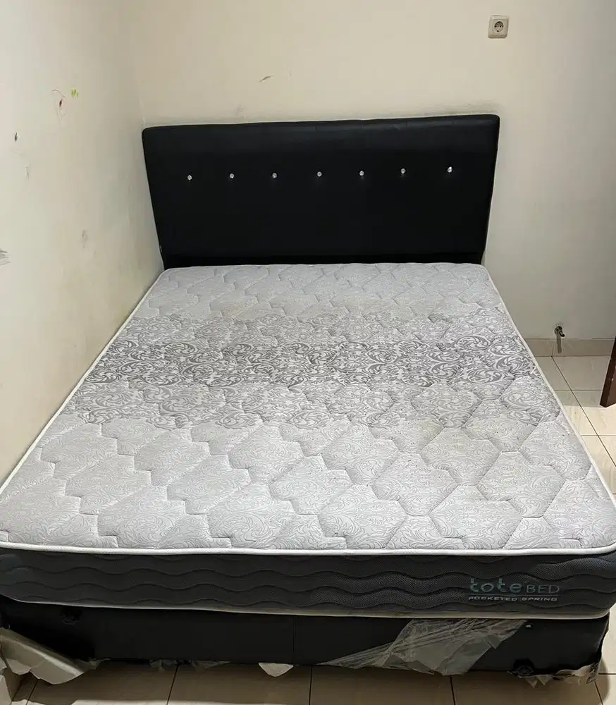 Spring Bed Serenity Full Set Queen Size – Kondisi Baik